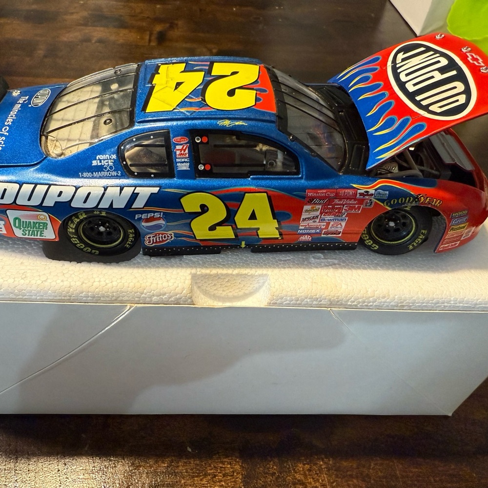 Action #24 Jeff Gordon DuPont 2001 Monte Carlo #101118 1/24 Scale Diecast